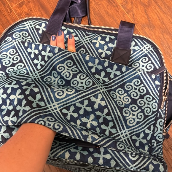 Vera Bradley carry on - Picture 3 of 7